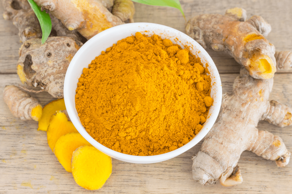 Sử dụng nghệ để trị mụn trứng cá tại nhà