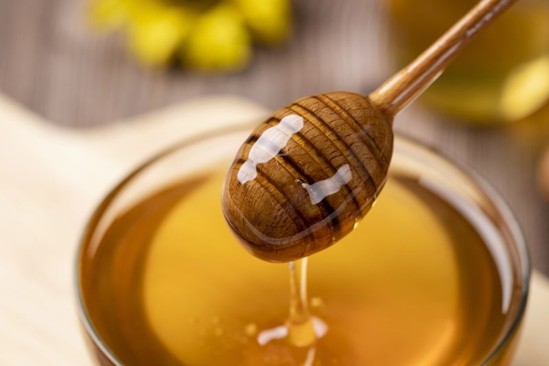 Dùng mật ong trị mụn trứng cá tuổi dậy thì