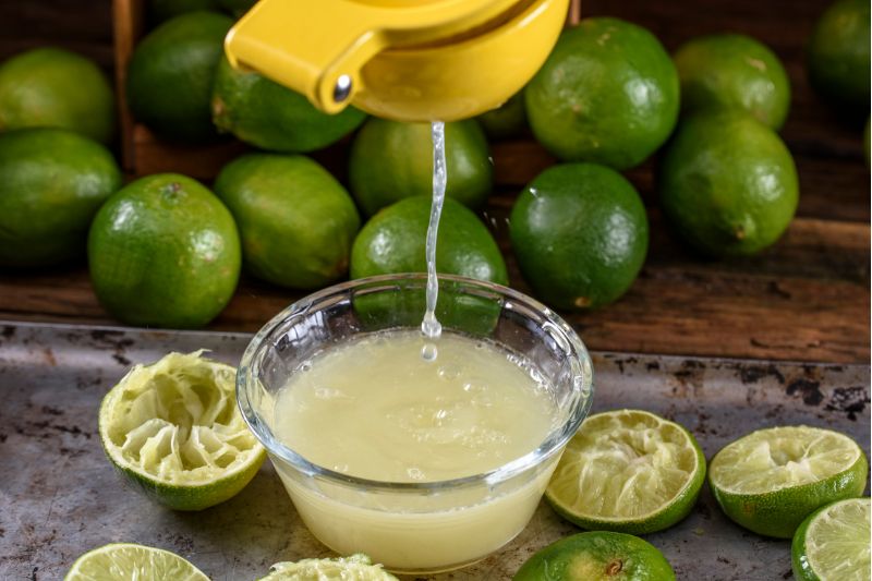 Sử dụng nước cốt chanh trị mụn trứng cá