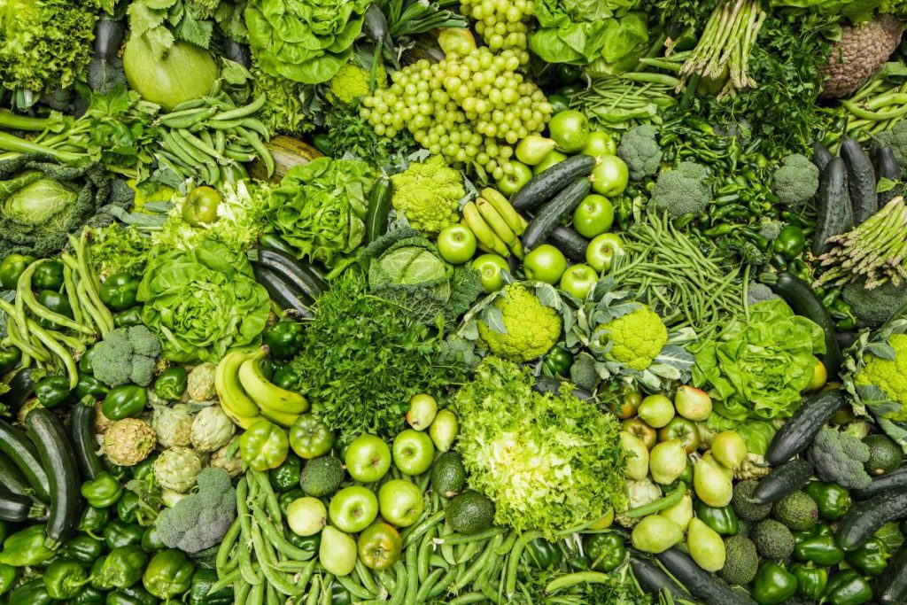 Sau khi nặn mụn nên ăn rau xanh